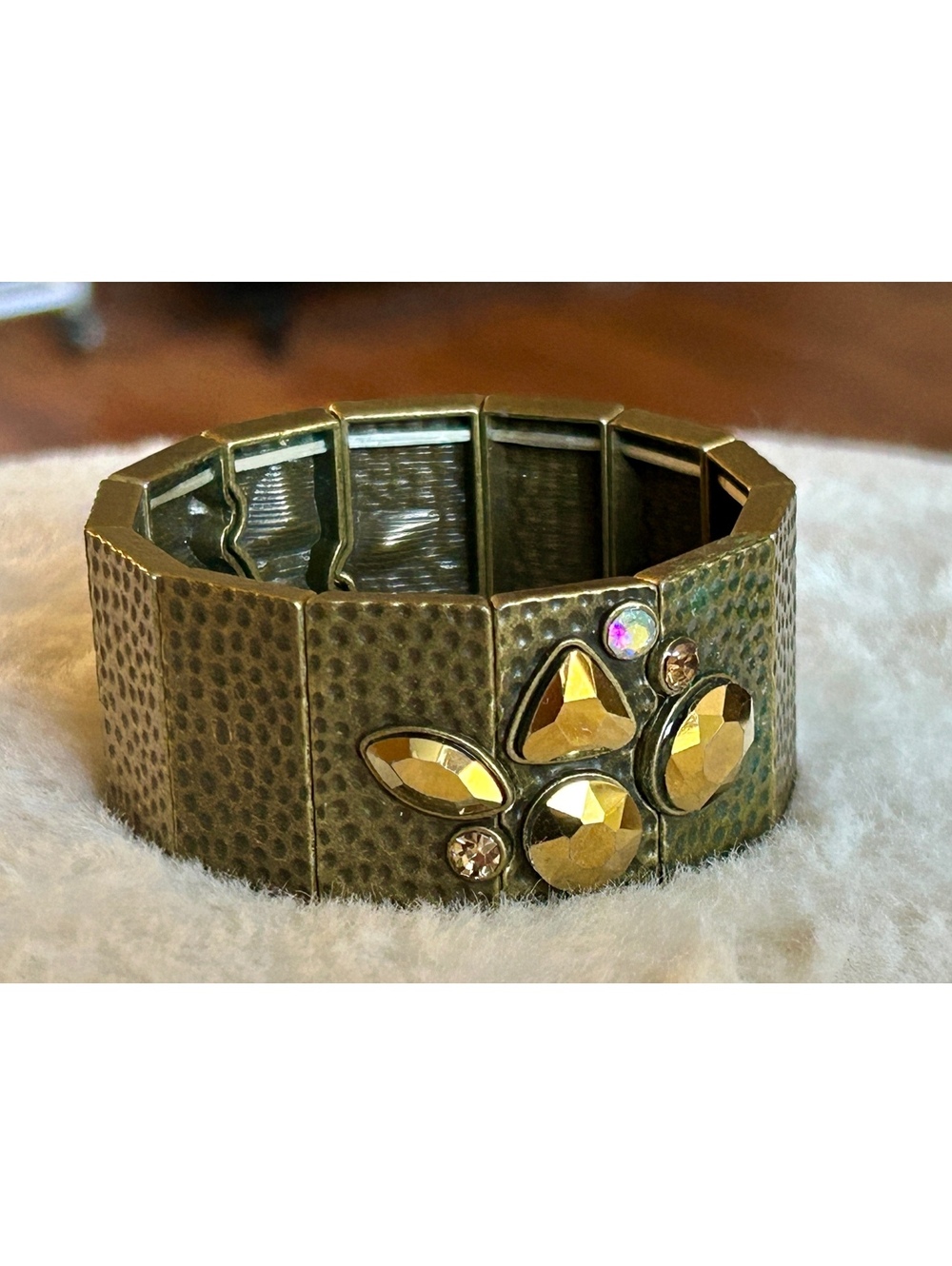 Vintage Style Gold-Tone Wide Stretch Bracelet with Faceted Gem Accents